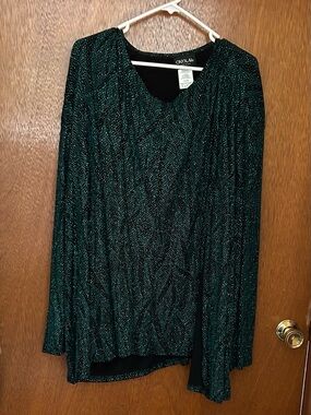 Onyx Nite Emerald Green Metallic V-Neck Long Sleeve Top